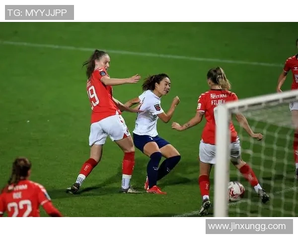 各大足球明星的妻子们生活揭秘她们背后的故事与风采 各大足球明星的妻子们生活揭秘她们背后的故事与风采